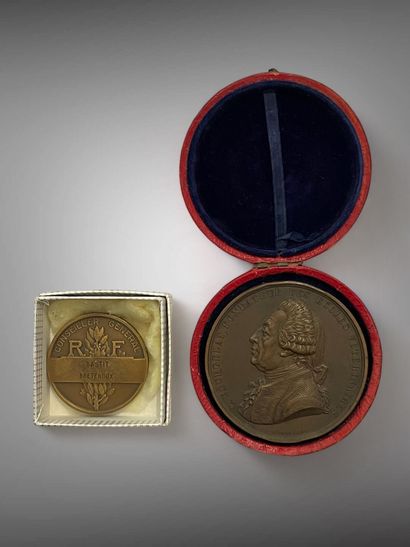 Quatre médailles : 
- Médaille de Bravoure,...