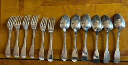 Réunion de six grandes fourchettes et six...