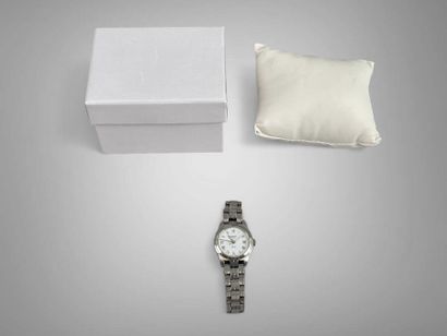 TISSOT
Montre bracelet de dame en métal,...