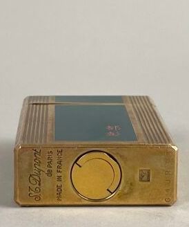S.T DUPONT de Paris
Briquet en métal doré...