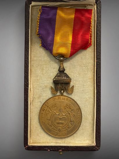 Quatre médailles : 
- Médaille de Bravoure,...