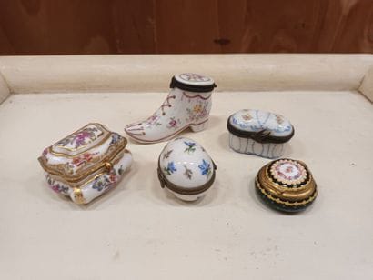 Lot de porcelaines et faïences
(Accident...