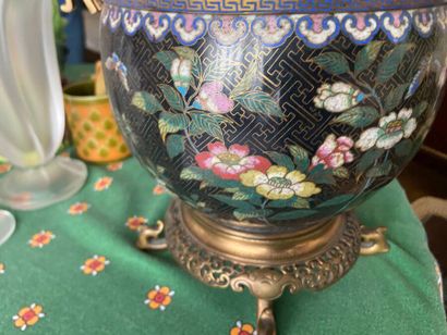 Ferdinand BARBEDIENNE 
Vase en métal cloisonné...