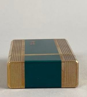S.T DUPONT de Paris
Briquet en métal doré...
