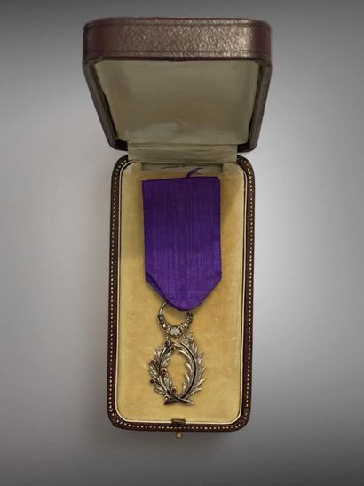 Quatre décorations :
- Légion d'honneur,...