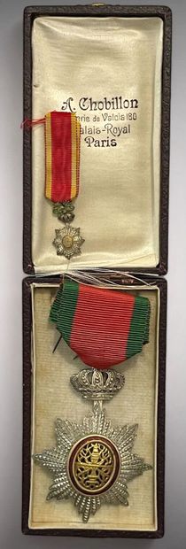 Quatre décorations :
- Légion d'honneur,...