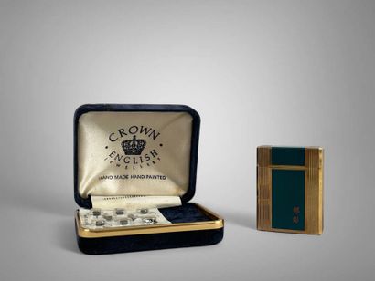 S.T DUPONT de Paris
Briquet en métal doré...