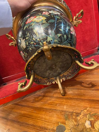 Ferdinand BARBEDIENNE 
Vase en métal cloisonné...