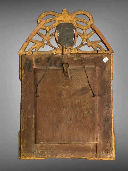 Petit miroir à parecloses à cadre en bois...