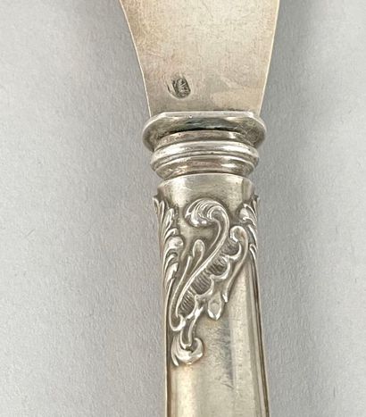 Ménagère en argent fourré comprenant : 
-...
