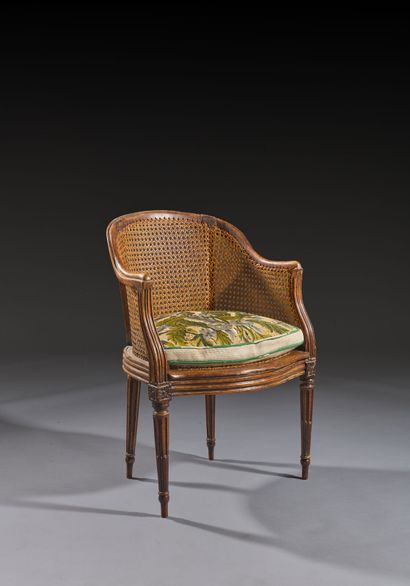 Fauteuil de bureau en hêtre canné à dossier...