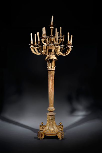 Grande torchère en bois doré, à huit bras...