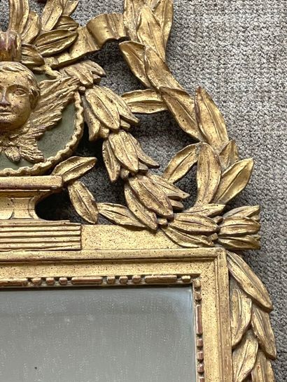 Miroir à cadre rectangulaire en bois sculpté...