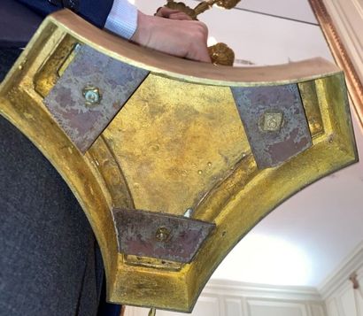 Paire de grands candélabres en bronze doré,...
