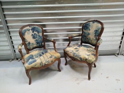 Deux fauteuils pouvant former paire, en bois...
