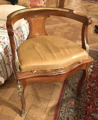 Fauteuil de bureau en placage de satiné et...