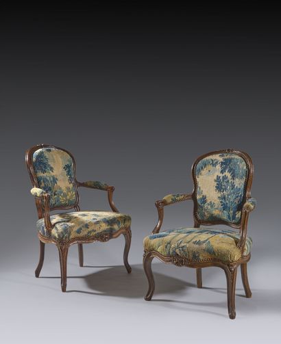 Deux fauteuils pouvant former paire, en bois...