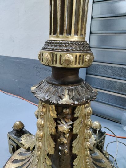 Grande torchère en bois doré, à huit bras...