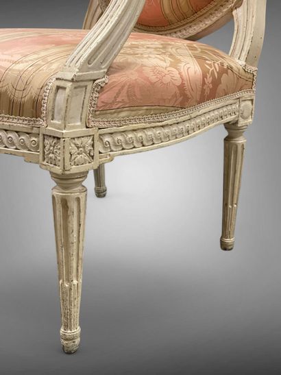 Fauteuil à dossier plat en médaillon, en...
