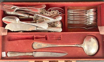 Ménagère en argent fourré comprenant : 
-...