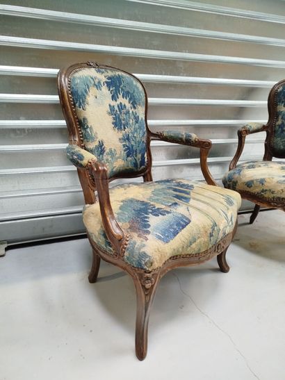Deux fauteuils pouvant former paire, en bois...
