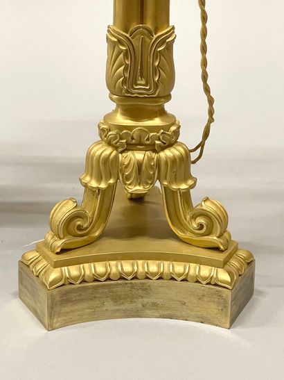Paire de grands candélabres en bronze doré,...