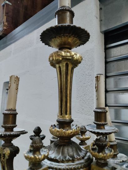 Grande torchère en bois doré, à huit bras...
