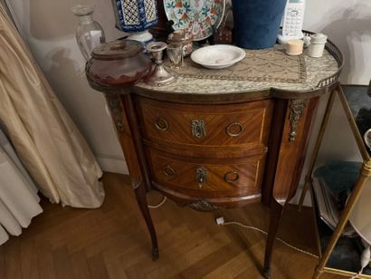 Commode haricot en bois de placage à deux...