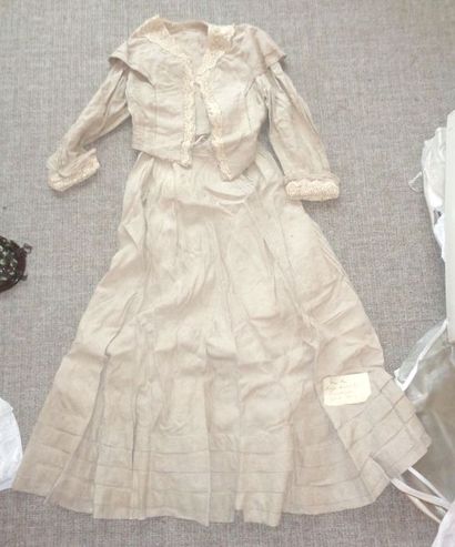 Robe d'été, circa 1905, lin gris, caraco...