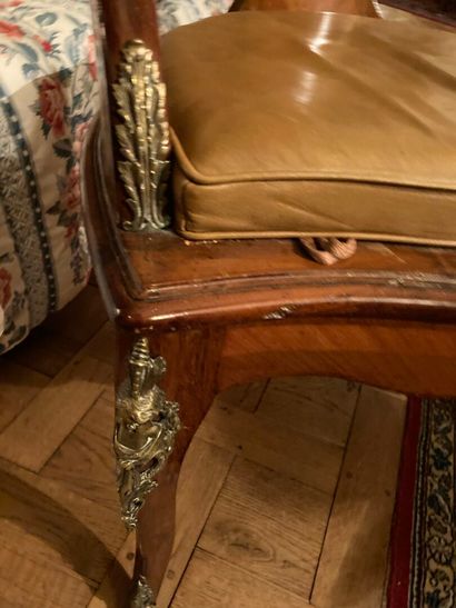 Fauteuil de bureau en placage de satiné et...