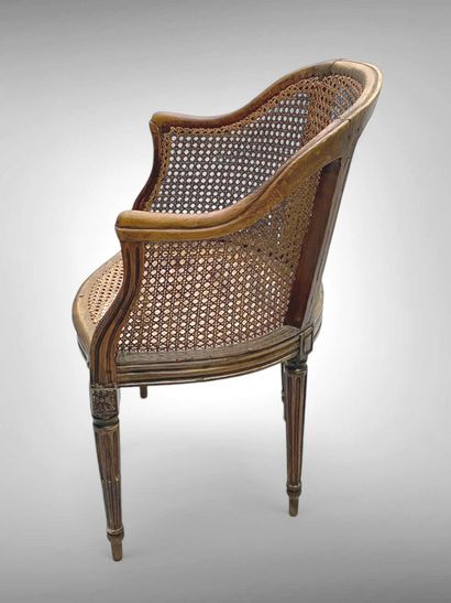 Fauteuil de bureau en hêtre canné à dossier...
