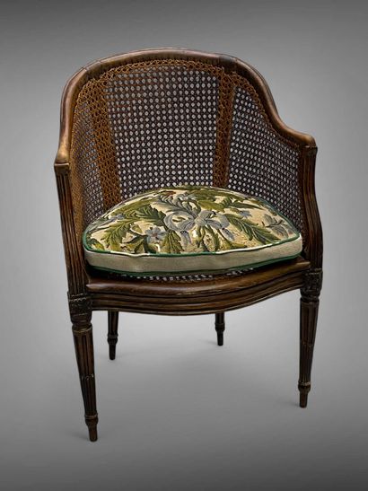 Fauteuil de bureau en hêtre canné à dossier...