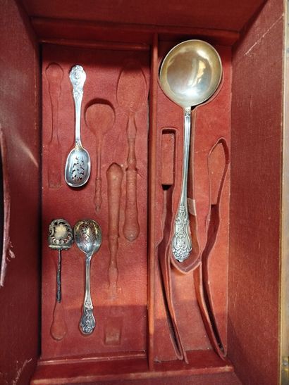 Importante ménagère en argent et vermeil,...