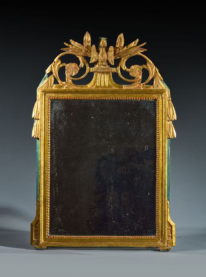 Miroir à fronton en bois doré et rechampi...