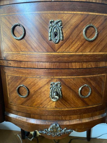 Commode haricot en bois de placage à deux...