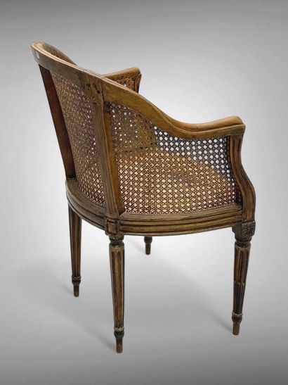 Fauteuil de bureau en hêtre canné à dossier...