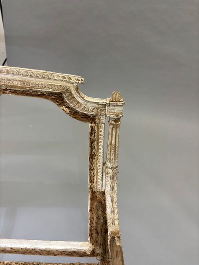 Canapé en hêtre mouluré, sculpté et peint,...