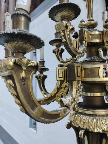 Grande torchère en bois doré, à huit bras...