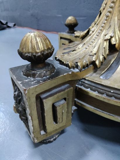 Grande torchère en bois doré, à huit bras...