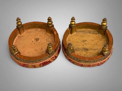 Paire de petits tabourets circulaires en...