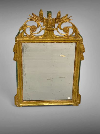 Miroir à fronton en bois doré et rechampi...