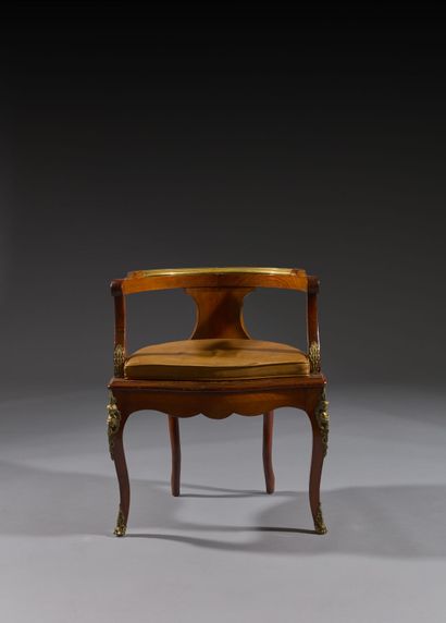 Fauteuil de bureau en placage de satiné et...