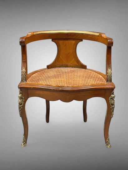 Fauteuil de bureau en placage de satiné et...