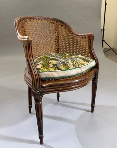 Fauteuil de bureau en hêtre canné à dossier...