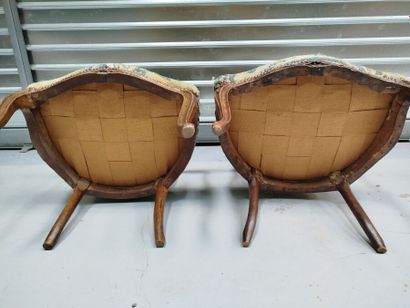 Deux fauteuils pouvant former paire, en bois...