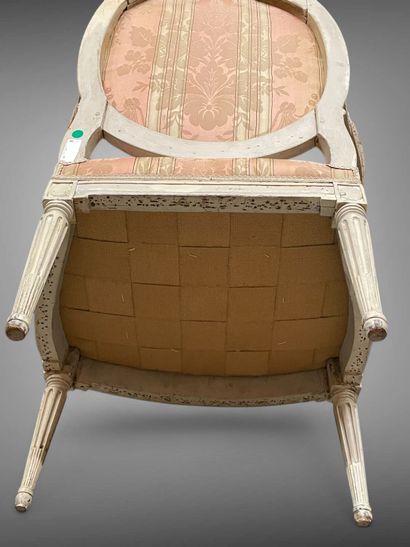 Fauteuil à dossier plat en médaillon, en...