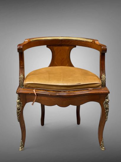 Fauteuil de bureau en placage de satiné et...
