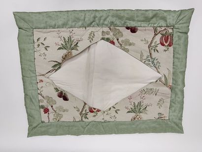 Importante pièce de tissu lampas dans le...