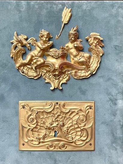 Ornements de bronzes dorés représentant des...