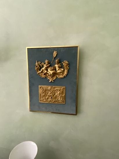Ornements de bronzes dorés représentant des...